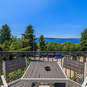 villa-erika.primorje-gorskikotar.com/